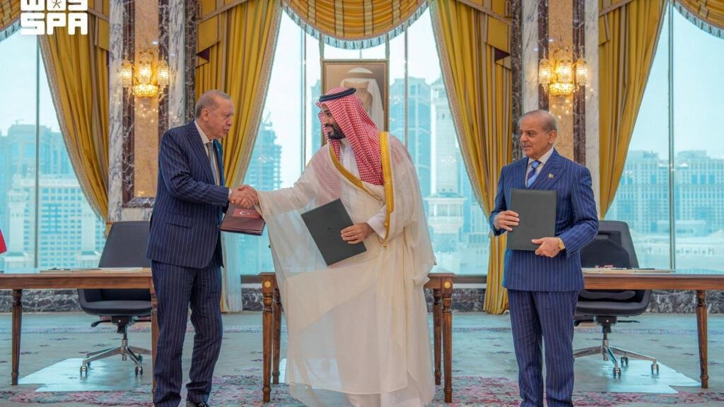 السعودية وتركيا تؤكدان أن الاتفاقية مع باكستان لا تستهدف دول المنطقة وليست مرتبطة بمساعٍ نووية