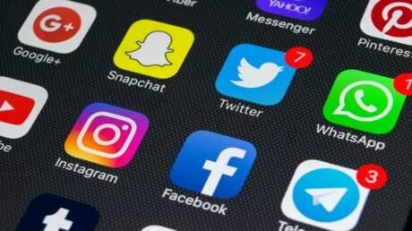 تقليص فترات استخدام مواقع التواصل الاجتماعي لا يعني بالضرورة صحة نفسية أفضل