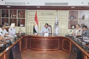 نائب محافظ بني سويف يبحث الاستعدادات لتنظيم معرض ومؤتمر النباتات الطبية والعطرية