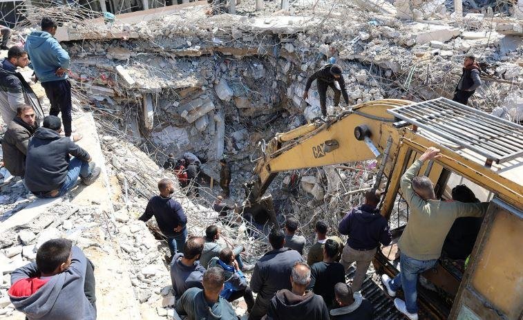 الأورومتوسطي لحقوق الإنسان: الاحتلال يمحو أدلة الإبادة في غزة بنقل رفات آلاف المفقودين