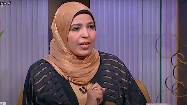 ما حكم صلاة المرأة في بلد لا يوجد به مسجد؟.. أمينة الفتوى تجيب