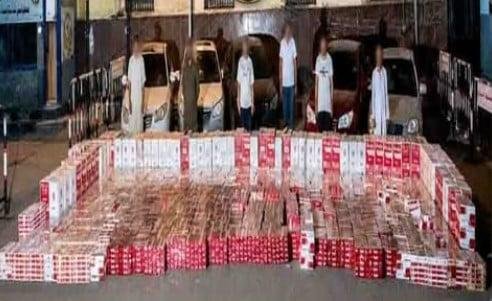 ضبط تشكيل عصابي حجب 100 ألف عبوة سجائر عن الأسواق