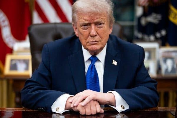 ترامب يتوعد إيران بـ عقاب عسكري كبير حال تكرار الحوثيين هجماتهم على السفن