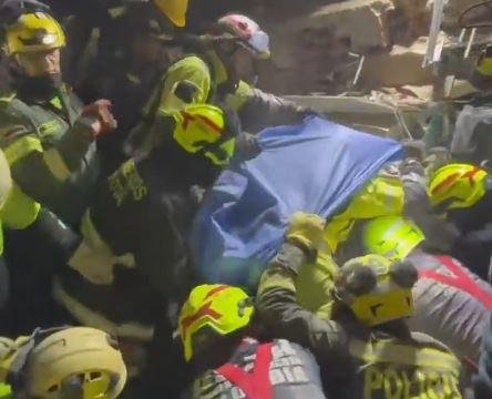فيديو.. وفاة امرأة صمدت نحو 37 ساعة تحت الأنقاض إثر الزلزال في كولومبيا