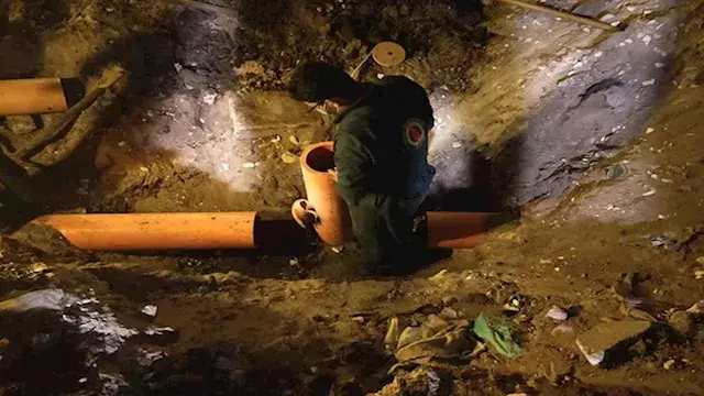 كسر مفاجئ في ماسورة غاز أسفل ترعة الإسماعيلية.. والجهات المعنية تتحرك