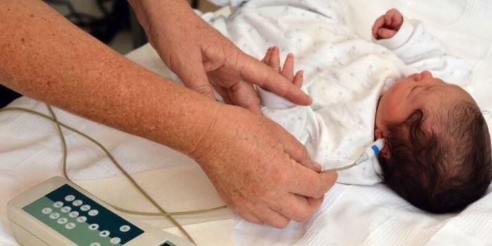 الصحة: فحص أكثر من 10 ملايين طفل ضمن مبادرة الكشف المبكر وعلاج فقدان السمع لدى حديثي الولادة