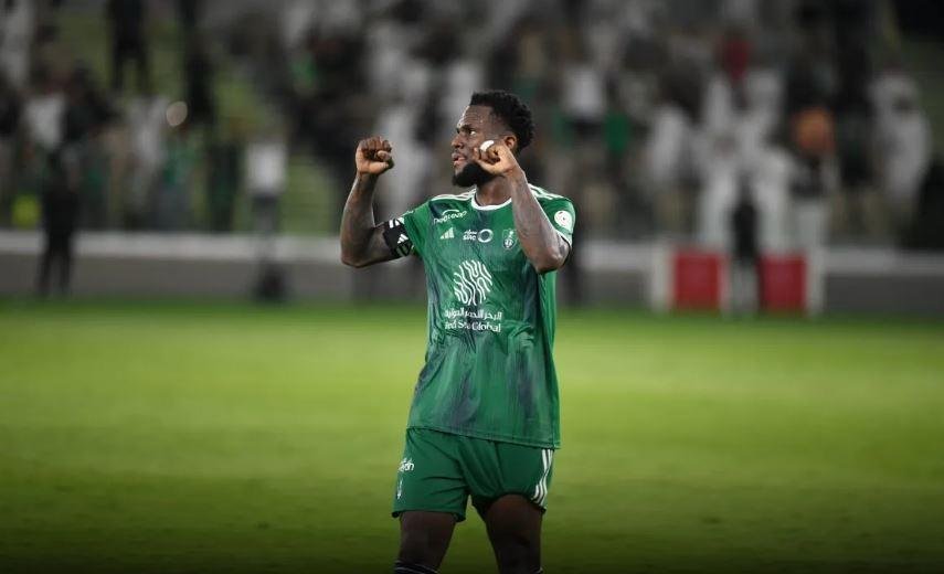أهلي جدة يقدم عرضًا رسميًا لاستعادة فرانك كيسيه