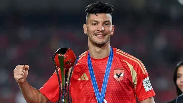 "متمسكون بحقوقنا".. والد أشرف داري يكشف لمصراوي موقف اللاعب من الرحيل عن الأهلي
