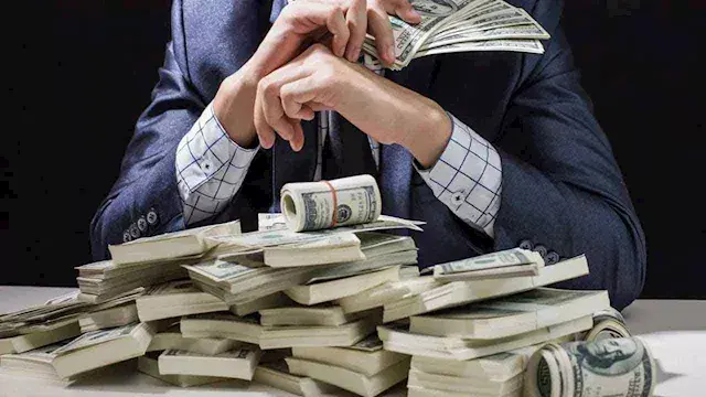 كيف تُحسب ضريبة الدخل والمرتبات؟.. خبير يوضح الشرائح والإعفاءات بالأمثلة
