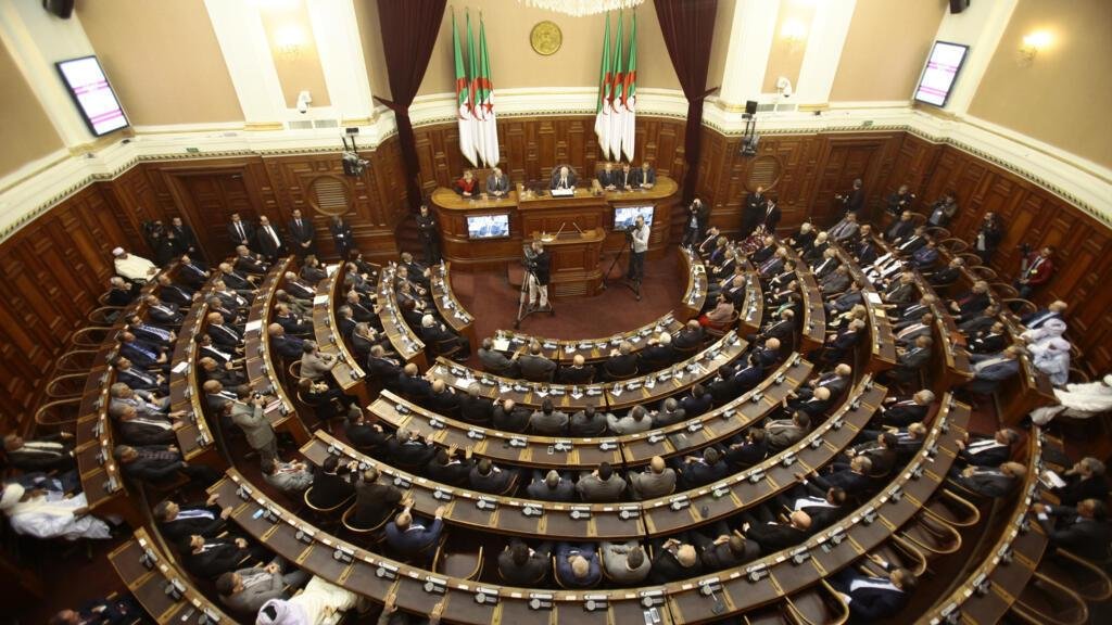 خليدة بوفدش أول امرأة تترأس البرلمان الجزائري منذ الاستقلال