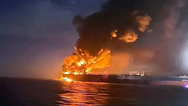 الحوثيون يعلنون استهداف سفينة نفط سعودية في البحر الأحمر
