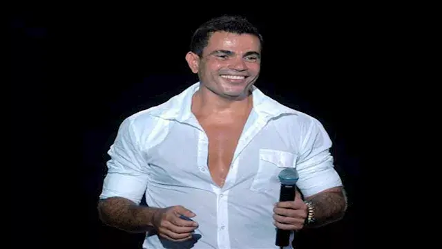 بمناسبة ألبومه الجديد.. 20 صورة لـ عمرو دياب من المراهقة للنجومية