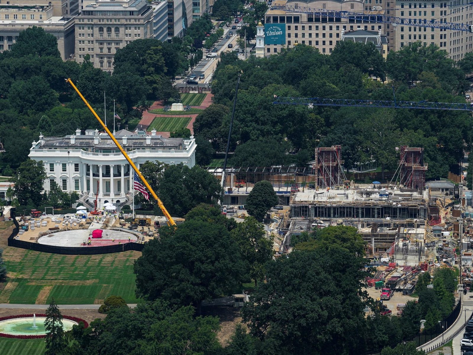 White House construction project to cost almost $1bn