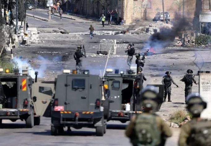 الضفة.. إصابة 17 فلسطينيا برصاص جيش إسرائيل واعتداءات مستوطنين