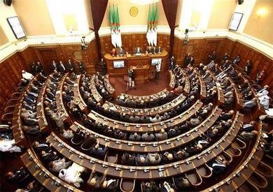 البرلمان الجزائري الجديد يباشر مهامه