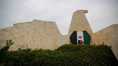 القضاء السوري يحدد مواعيد النطق بالحكم في قضايا عاطف نجيب ووسيم الأسد وأحمد حسون