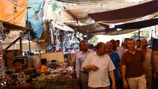 محافظ أسوان يتفقد السوق الرئيسي بمدينة إدفو