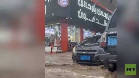 اليمن.. سيول تغمر شوارع العاصمة صنعاء