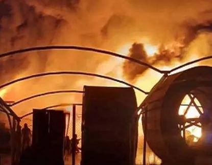 الدفاع المدني العراقي ينقذ 50 شخصا بعد حريق في بناية وسط بغداد
