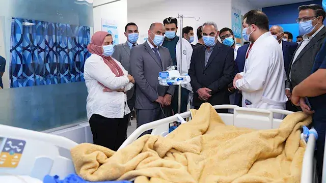 بتكليف من مدبولي.. وزير العمل يتفقد مصابي حادث عمال الدواويس بالإسماعيلية (صور)