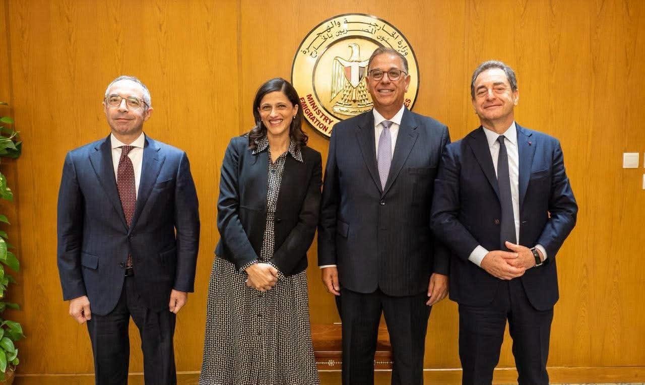 نائب وزير الخارجية يبحث مع وزيرة فرنسية مستجدات الأوضاع الإقليمية