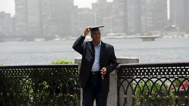 شبورة ورياح وأتربة.. الأرصاد تحذر من الطقس غدًا