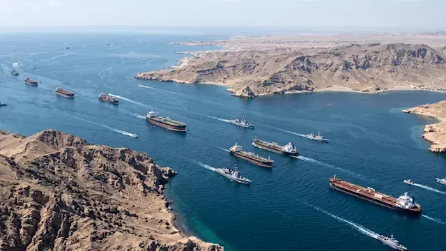 وسط الشكوك حول المحادثات.. استقرار الملاحة في مضيقي هرمز وباب المندب