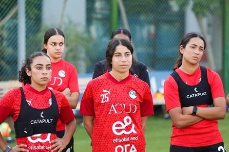 لاعبة منتخب مصر تهاجم مدربها أمام الجميع بعد الخروج من بطولة أفريقيا