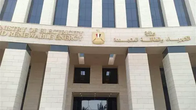 قرار رسمي من الكهرباء بشأن مشروع القطار السريع بمطروح