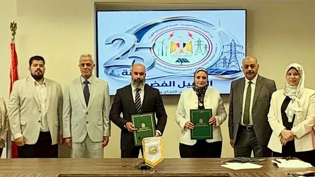 "نقل الكهرباء" توقع عقد إنشاء محطة "كيمت السخنة" بجهد 220 كيلوفولت