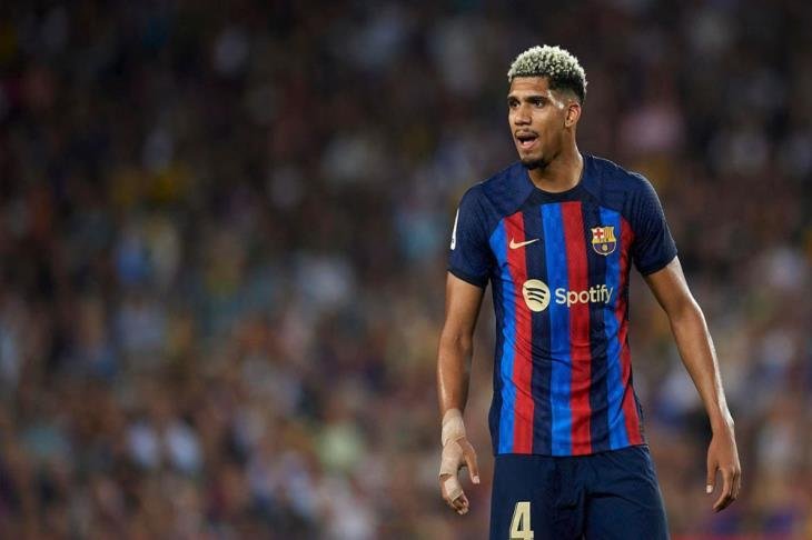 ليفربول يحسم إعارة أراوخو من برشلونة