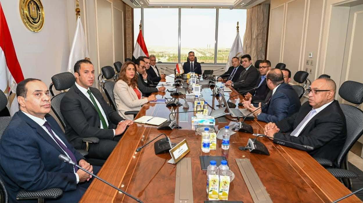 التموين تبحث مع إحدى شركات الاتصالات التعاون في تنفيذ مشروع كاري أون لتطوير منافذ الوزارة