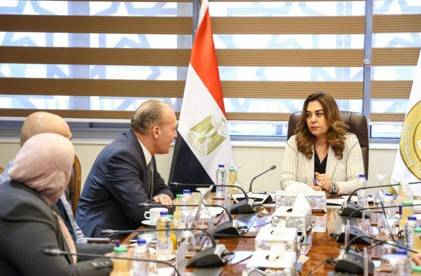 وزيرة التنمية المحلية والبيئة تتابع الموقف التنفيذى لمشروع تطهير مصرف كيتشنر