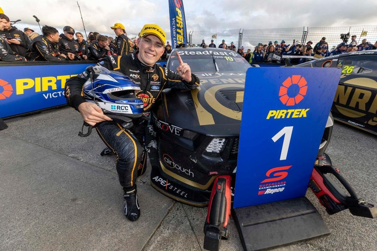 Supercars Perth: Matt Payne outduels Broc Feeney for victory