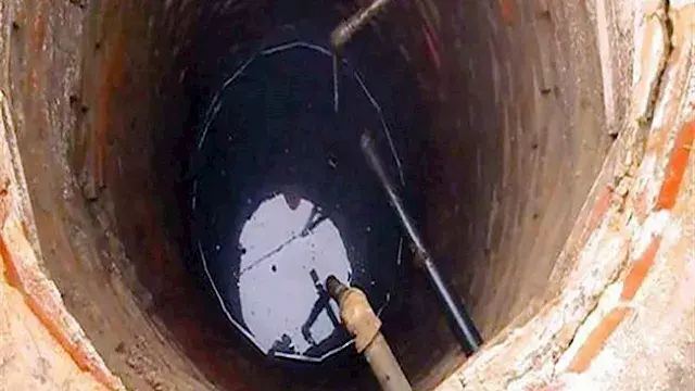 مصرع شخصين وإصابة آخر باختناق جراء سقوطهم في بئر صرف بسوهاج