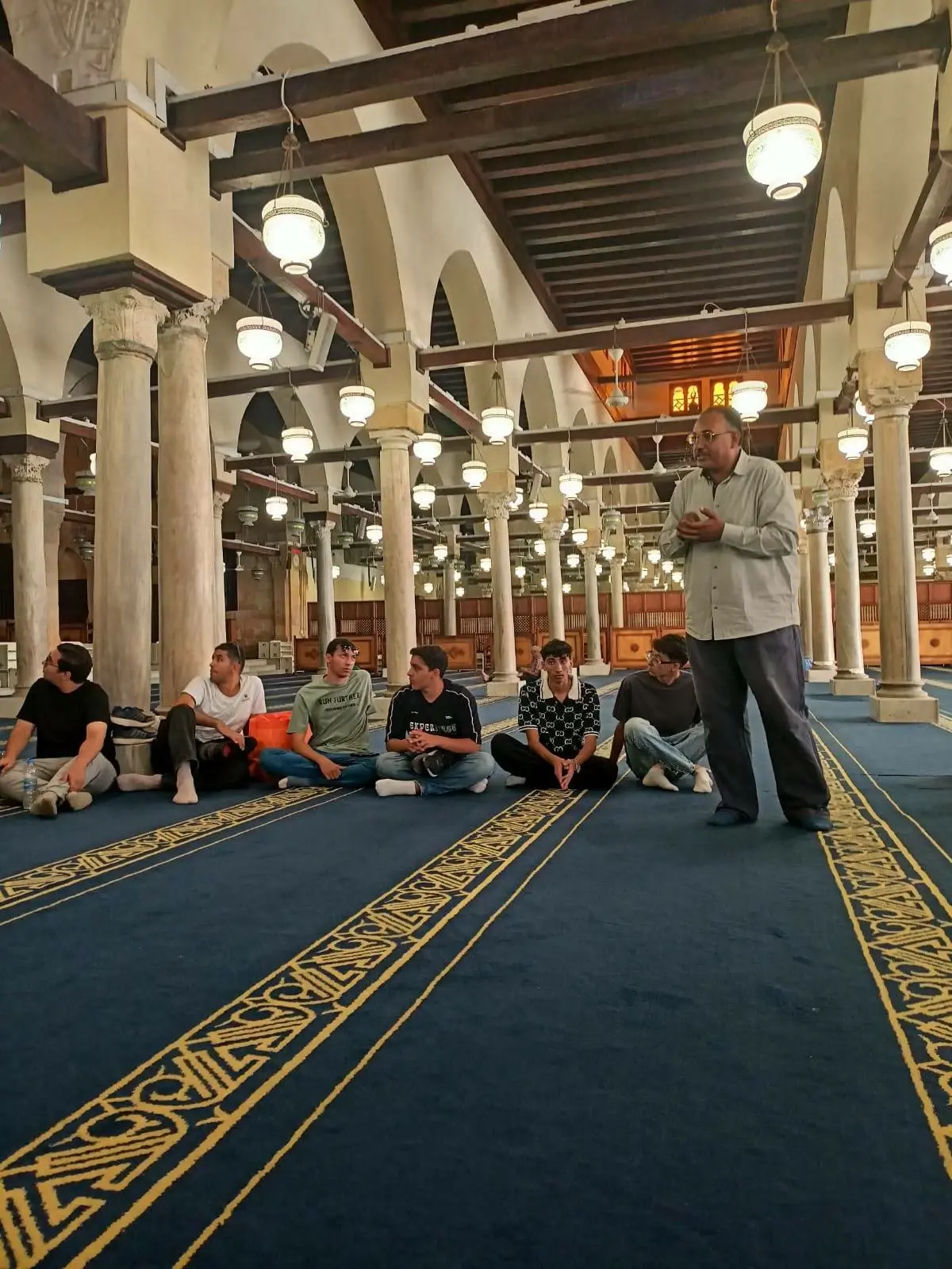 طلاب الفرع الدولى وجامعة القاهرة الأهلية فى جولة ميدانية لأبرز المعالم الأثرية ضمن مبادرة «اعرف بلدك»