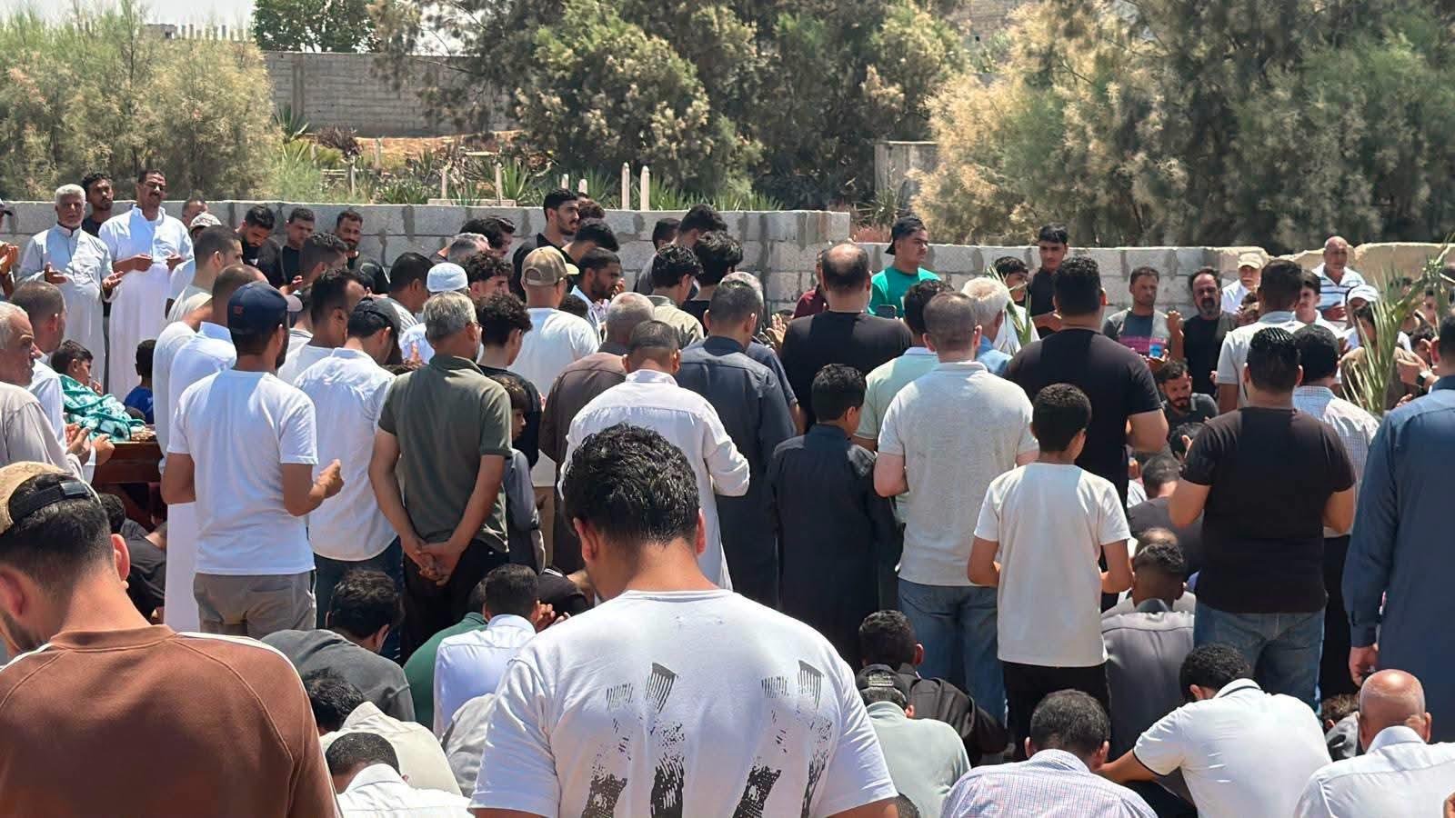 جمع كبير يشارك في تشييع جنازة منسق السفارة الفلسطينية بمعبر رفح
