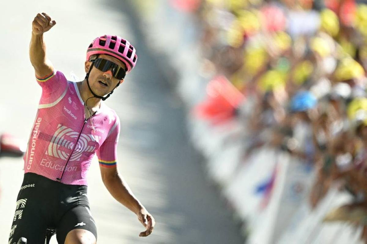 Carapaz climbs unopposed to Tour de France 18th stage win