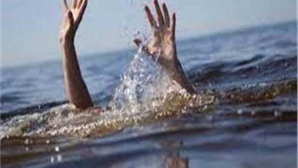 الأم منهارة.. غرق شاب في نهر النيل بـ التبين