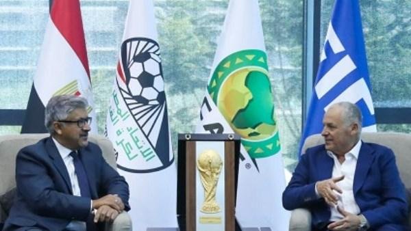 هاني أبو ريدة يستقبل السفير الباكستاني في مصر