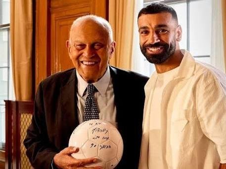 يشبه مجدي يعقوب ونجيب محفوظ.. نجم الأهلي السابق يطالب بتكريم صلاح