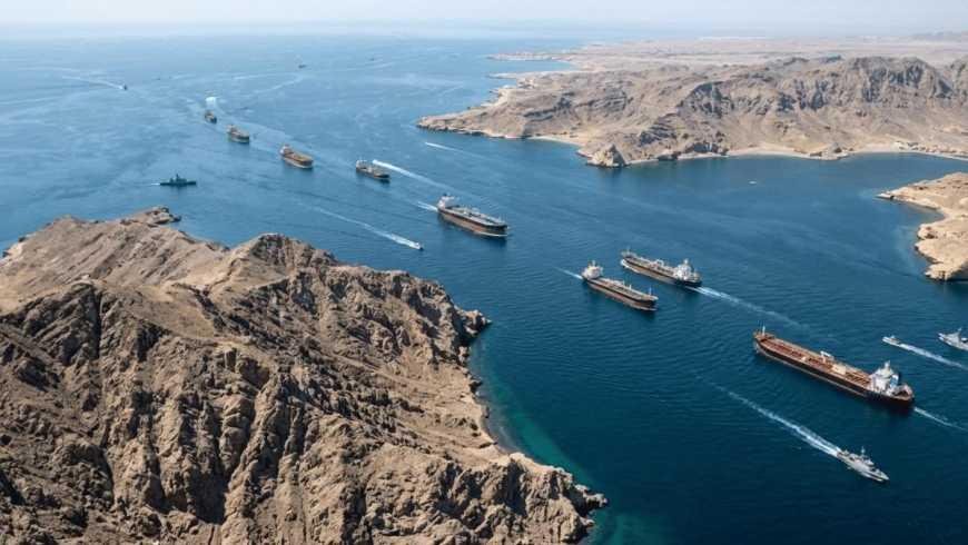 القيادة المركزية الأمريكية تنفي سيطرة إيران على حركة السفن بمضيق هرمز
