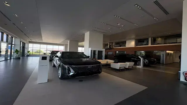كاديلاك تستعرض ESCALADE IQ وOPTIQ الكهربائيتين بمصر.. أسعار وتفاصيل