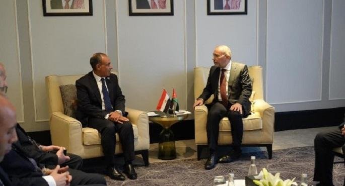 وزير الخارجية يطلع نظيره التونسي على التحركات المصرية لاحتواء أزمات المنطقة