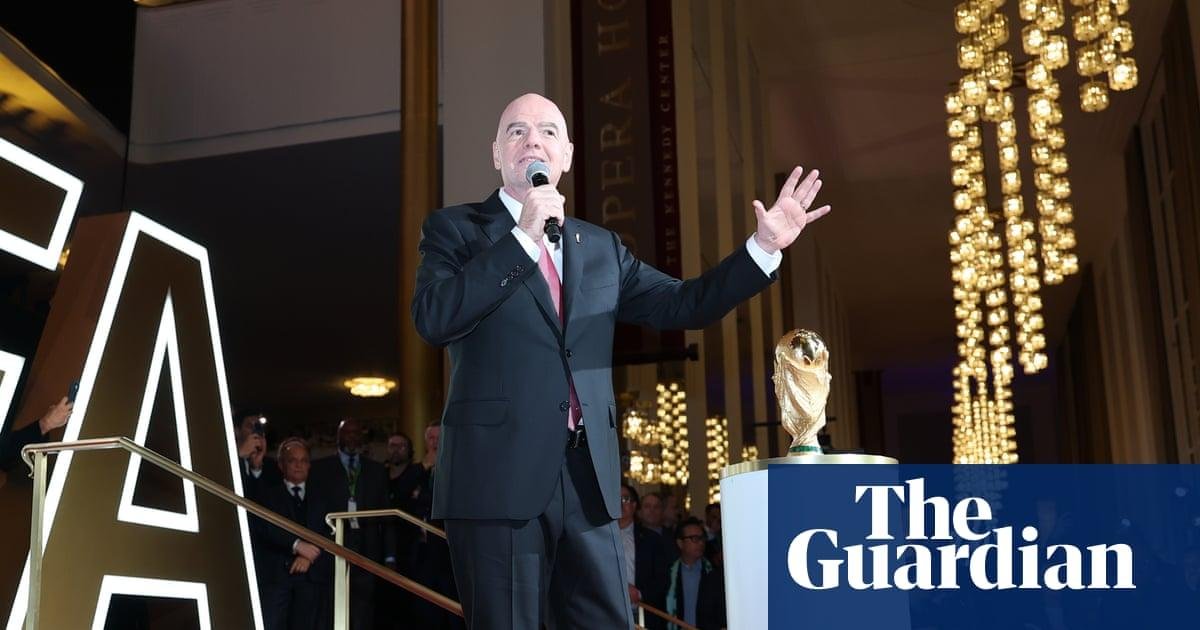 La Liga chief claims Fifa is ‘destroying football industry’ and calls for Infantino to quit