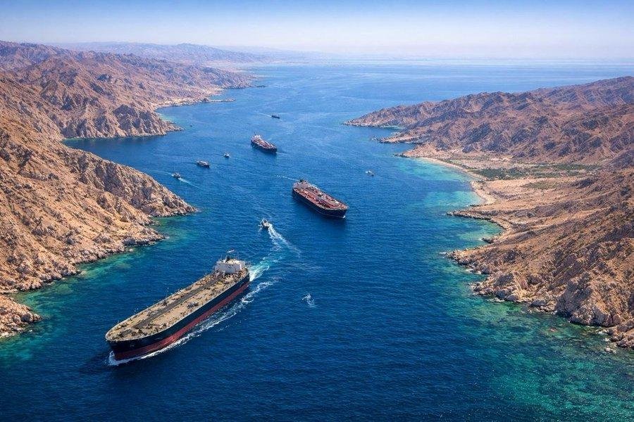 القيادة المركزية الأمريكية تنفي إغلاق هرمز: طهران لا تسيطر على المضيق