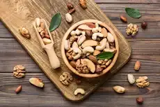 كيف تساعد الدهون الصحية في المكسرات على دعم صحة الدماغ؟