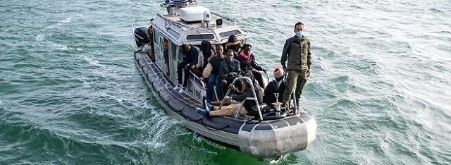 انتشال جثتين وفقدان نحو 12 آخرين إثر غرق قارب مهاجرين قبالة سواحل جنوب تونس