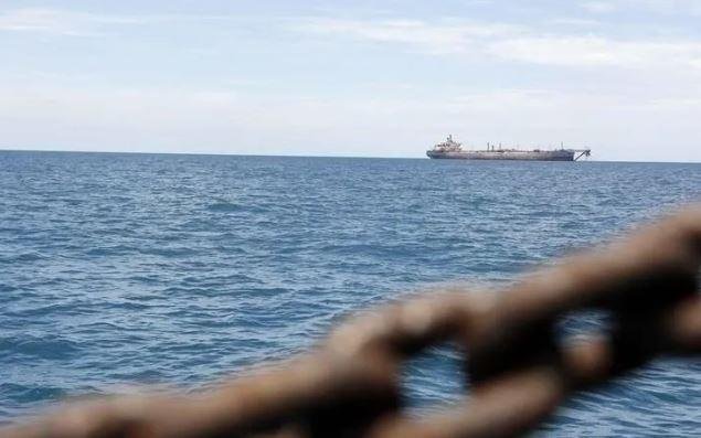 الحكومة اليمنية تتهم الحوثيين بالوقوف وراء إغراق سفينة هندية في البحر الأحمر