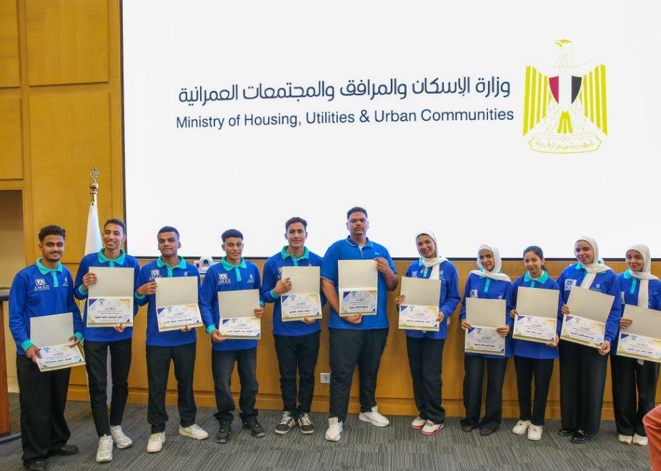 وزيرا الإسكان والعمل يكرمان أوائل المدارس الفنية لمياه الشرب وعمار للتكنولوجيا التطبيقية